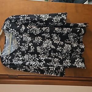 Black and White top pit to pit 29 inches length 29 inches CAN FIT 4X RUNS LARGE